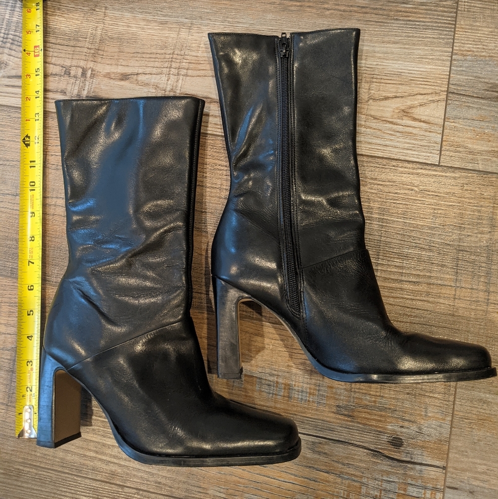 Bass Traynor mid-calf, black leather boot. Size: 81/2